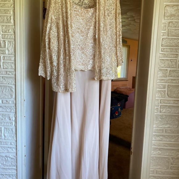 Mother Of The Bride/Groom Gown - Picture 2 of 4